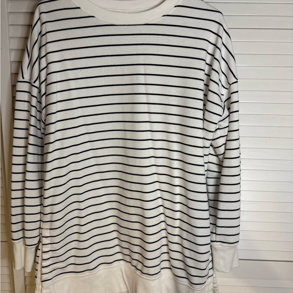 Old Navy Black and White Striped Shirt Top